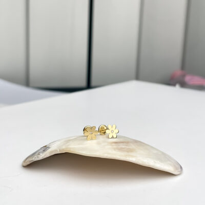 TOPITOS FLOR SEIS PETALOS CON PIEDRA CENTRAL ORO 18K